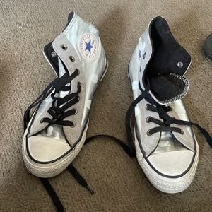 Converse women’s 7.5 men’s 5.5